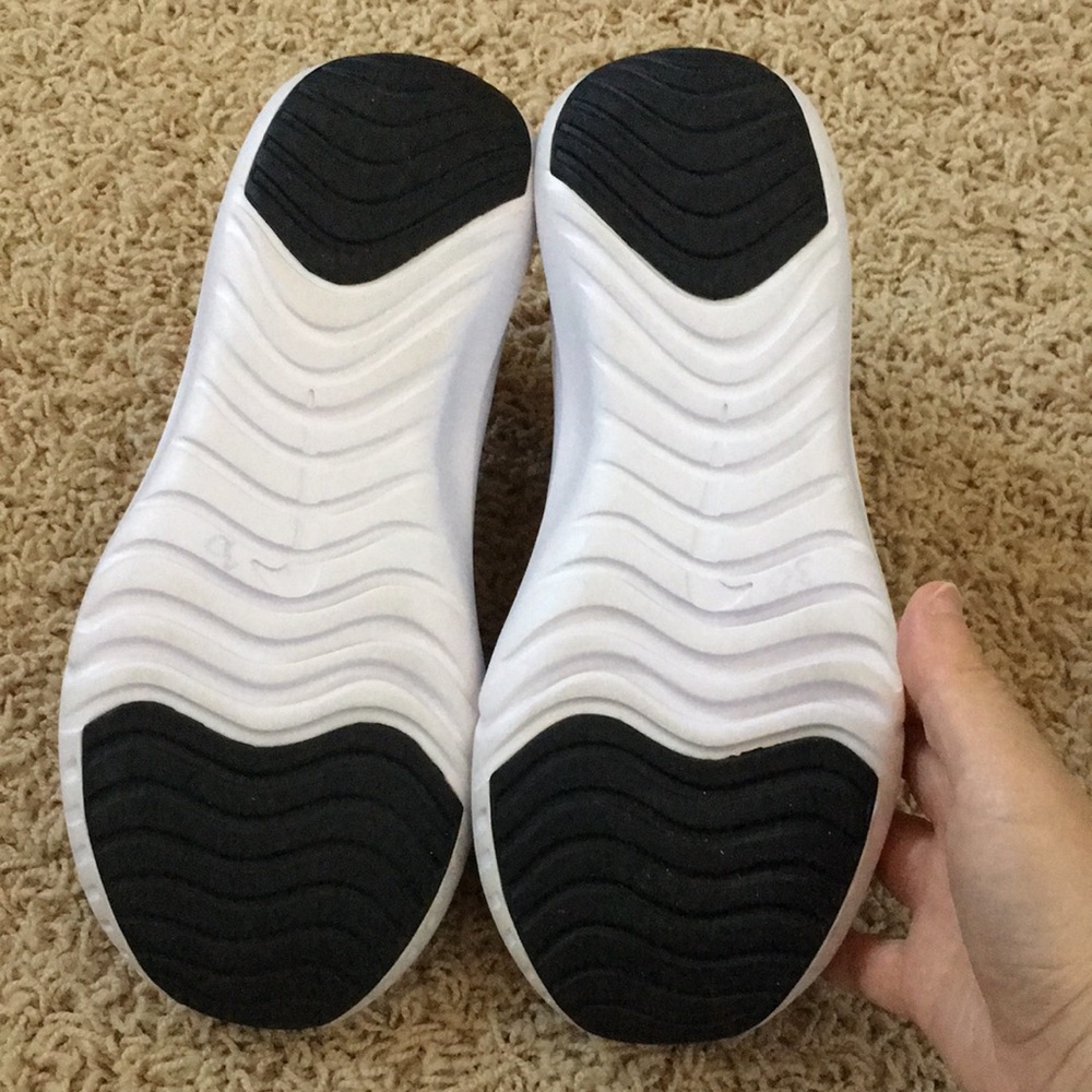 Nike Kids Black Slip-On Sneakers - Picture 4 of 4